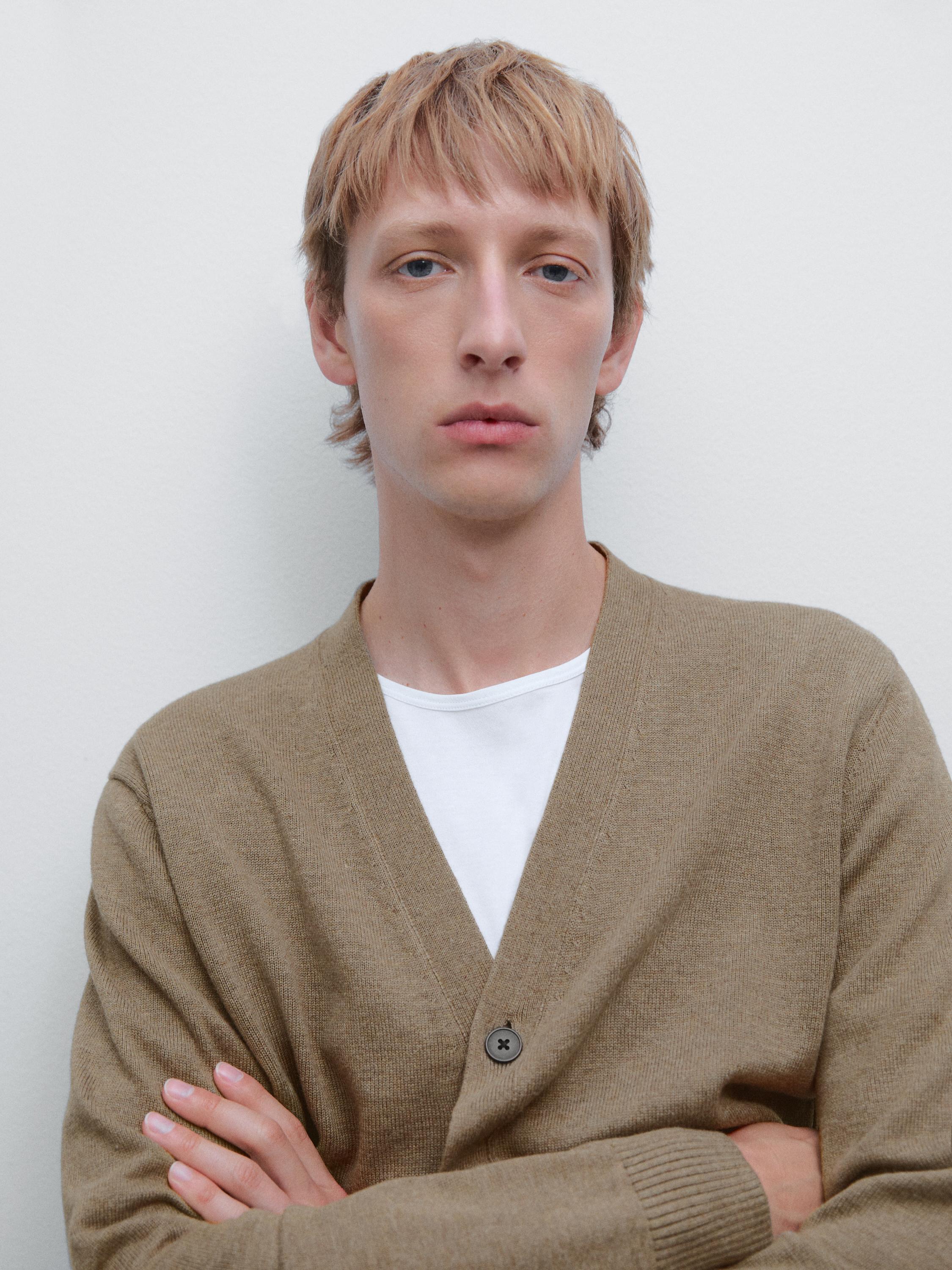 Cotton V-neck knit cardigan